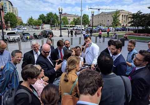 DreamHost 在法庭索要订阅者数据之后考虑发起诉讼